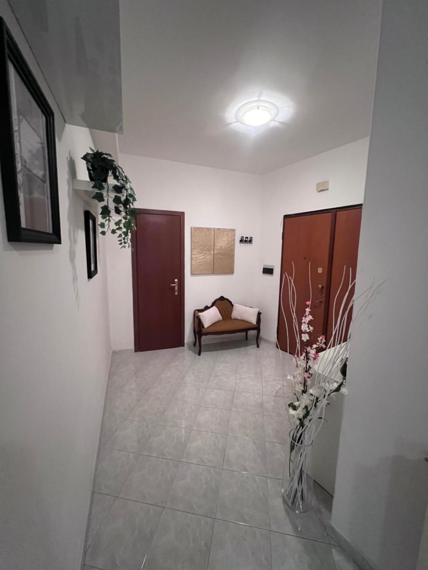 Romesuitetitti Kültér fotó